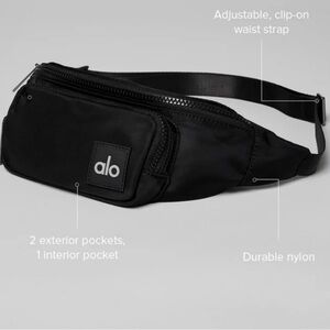 ALO Yoga Black Belt Bag NWT in original packaging & shipping box ready 2 ship🎄🎅🏻